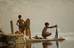 Tvätt-i-Yamuna-river-web-MN